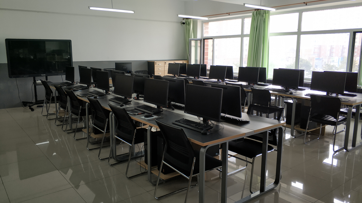 动漫游戏专业实训机房